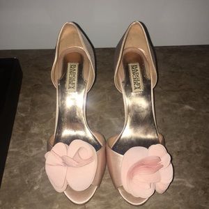 Badgley Mischka Thora pump